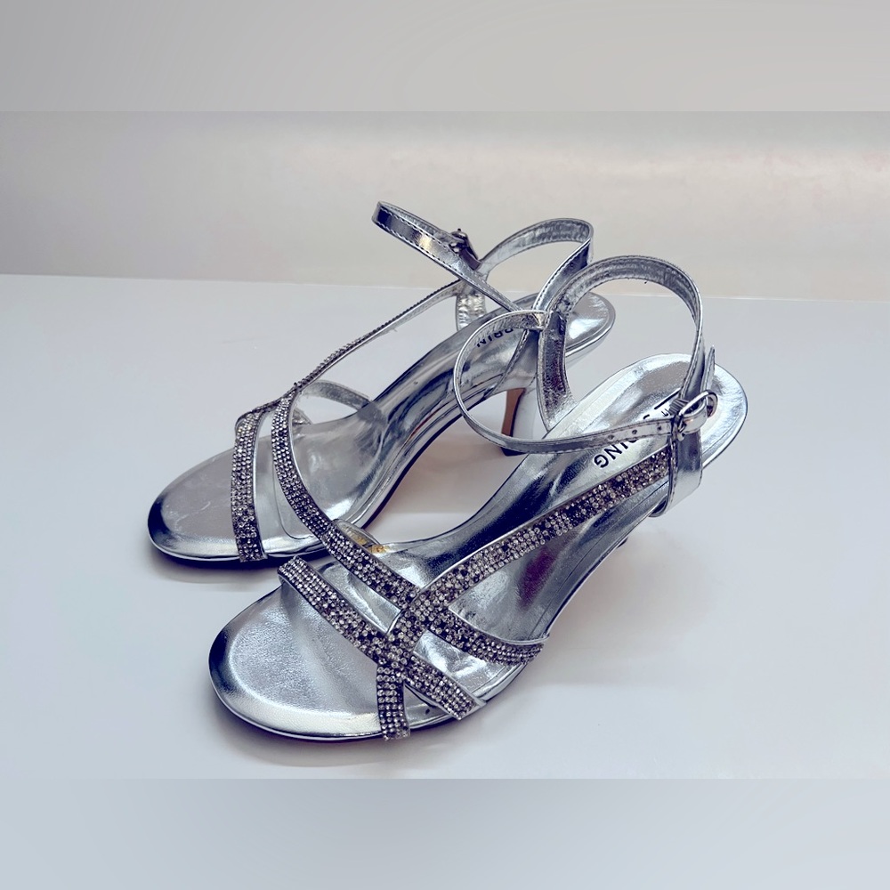 CALL IT SPRING Women’s Silver Glitter Slingback High Heel Dress Sandals, Size 6